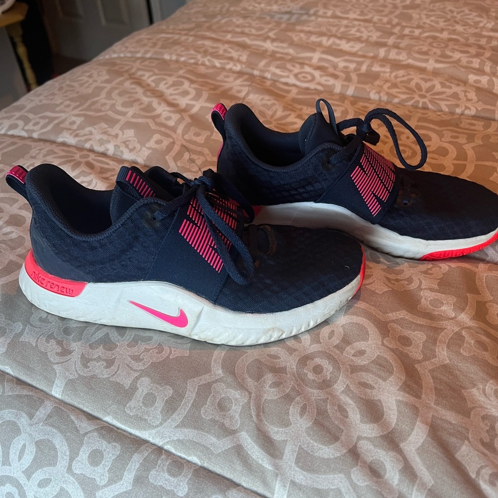Women’s Nike Sneakers Size 7
